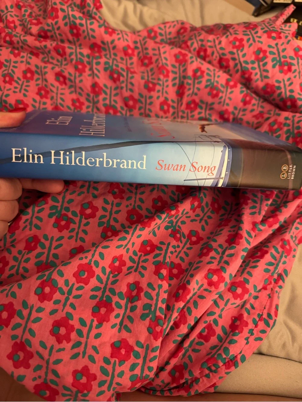 Autographed / Signed! Elin Hilderbrand Swan Song - Hardcover